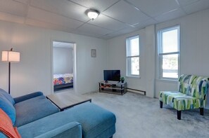 Smart TV - Parkview, Apt #5
Parkview Historic Apartment (Hershey)