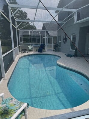 Piscina all'aperto, una piscina riscaldata