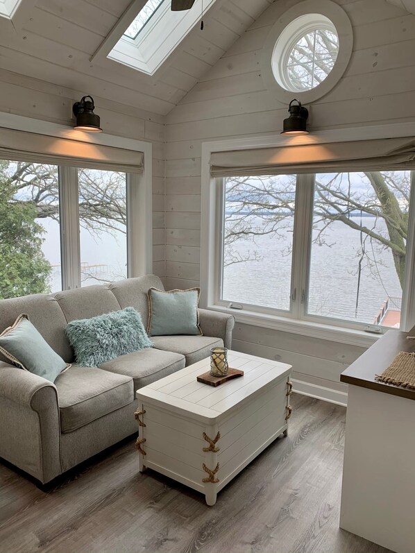 Smart TV, fireplace, stereo, offices