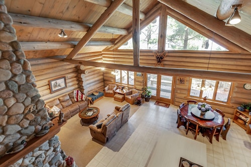 Eagle's Landing- Beach Front Log Home  - RARE FIND on Beautiful Woman Lake!