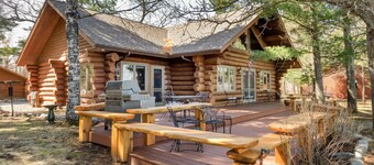 Eagle's Landing- Beach Front Log Home  - RARE FIND on Beautiful Woman Lake!