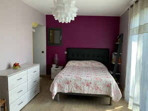 3 bedrooms, iron/ironing board, free WiFi, bed sheets - Detached house with garden (Mane)