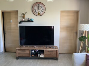 TV, offices - Detached house with garden (Mane)