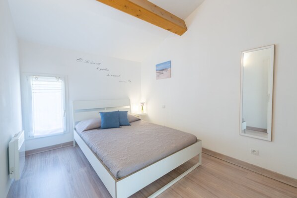 2 bedrooms, iron/ironing board, free WiFi
