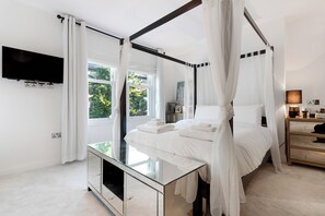 3 habitaciones, tabla de planchar con plancha, internet y ropa de cama 