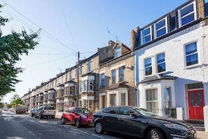 Exterior - Stunningly Decorated 3BD Flat in Fulham (London)