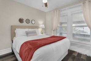 4 bedrooms, desk, iron/ironing board, free WiFi