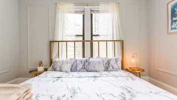 6 dormitorios, escritorio, tabla de planchar con plancha y cuna de viaje