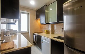 Fridge, microwave, oven, dishwasher - Cosy 1 BDR Apt Belem Sleeps 4 (Lisboa)
