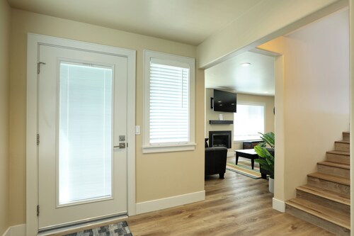 Large Townhouse in Downtown Pismo, Sleeps 12!