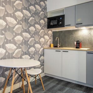 Dining - Comfortable Central Paris Studio Retreat (Paris)