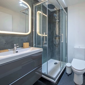 Shower, hair dryer - Modern & Central Studio Home in Paris (Paris)