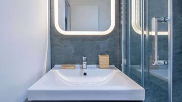 Een douche, een haardroger