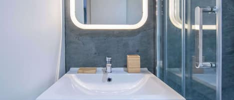 Een douche, een haardroger