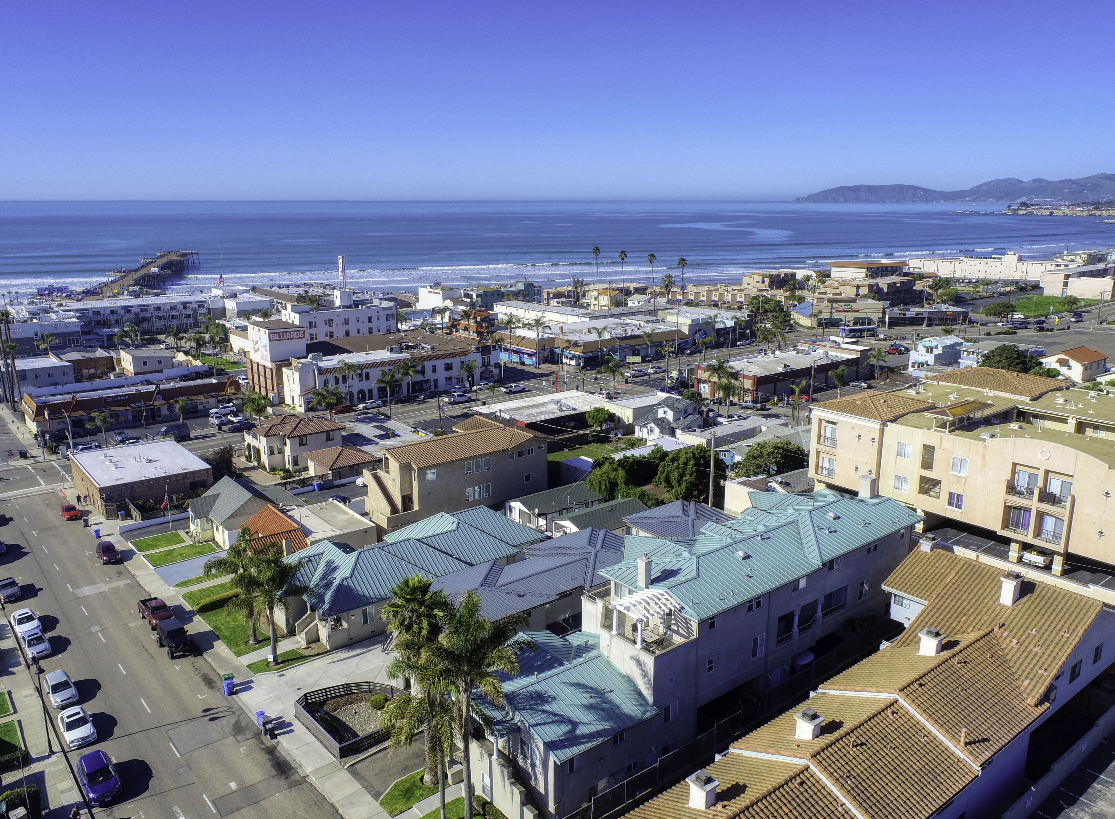 Modern & Spacious Downtown Pismo Beach Townhouse