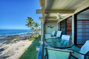 Outdoor dining - Enchanting oceanfront condo with pool, views & high-speed WiFi (Kailua-Kona)