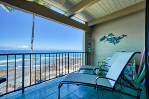 Property grounds - Enchanting oceanfront condo with pool, views & high-speed WiFi (Kailua-Kona)