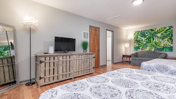 2 bedrooms, iron/ironing board, free WiFi, bed sheets