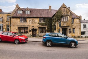 Exterior - Luxury Penthouse - Luxury Cottages (Cheltenham)