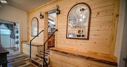 Unique 2 BR Spacious Cottage