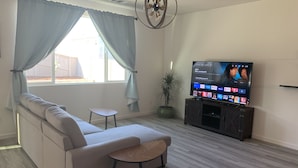 Smart-TV og peis