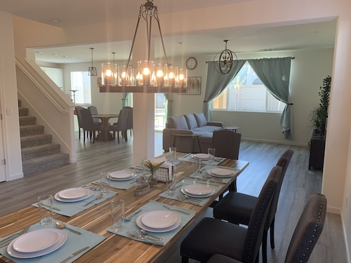 Spacious and luxurious single house in a upscale community 10mins  to UC Davis