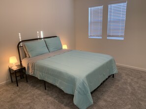 5 sovrum, skrivbord, strykjärn/strykbräda och gratis wi-fi