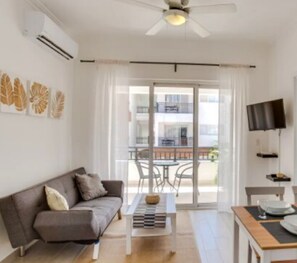 Deluxe-Apartment | Wohnzimmer | Flachbildfernseher, Fußbodenheizung