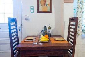 Appartement | Cuisine privée | Réfrigérateur, micro-ondes, four, plaque de cuisson