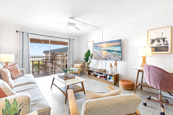 TV, DVD player - New Spacious Penthouse Unit with Dreamy Ocean Views! (Cocoa Beach)