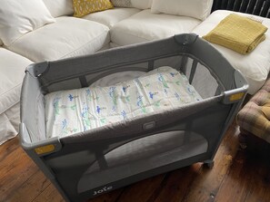 1 bedroom, iron/ironing board, travel cot, free WiFi