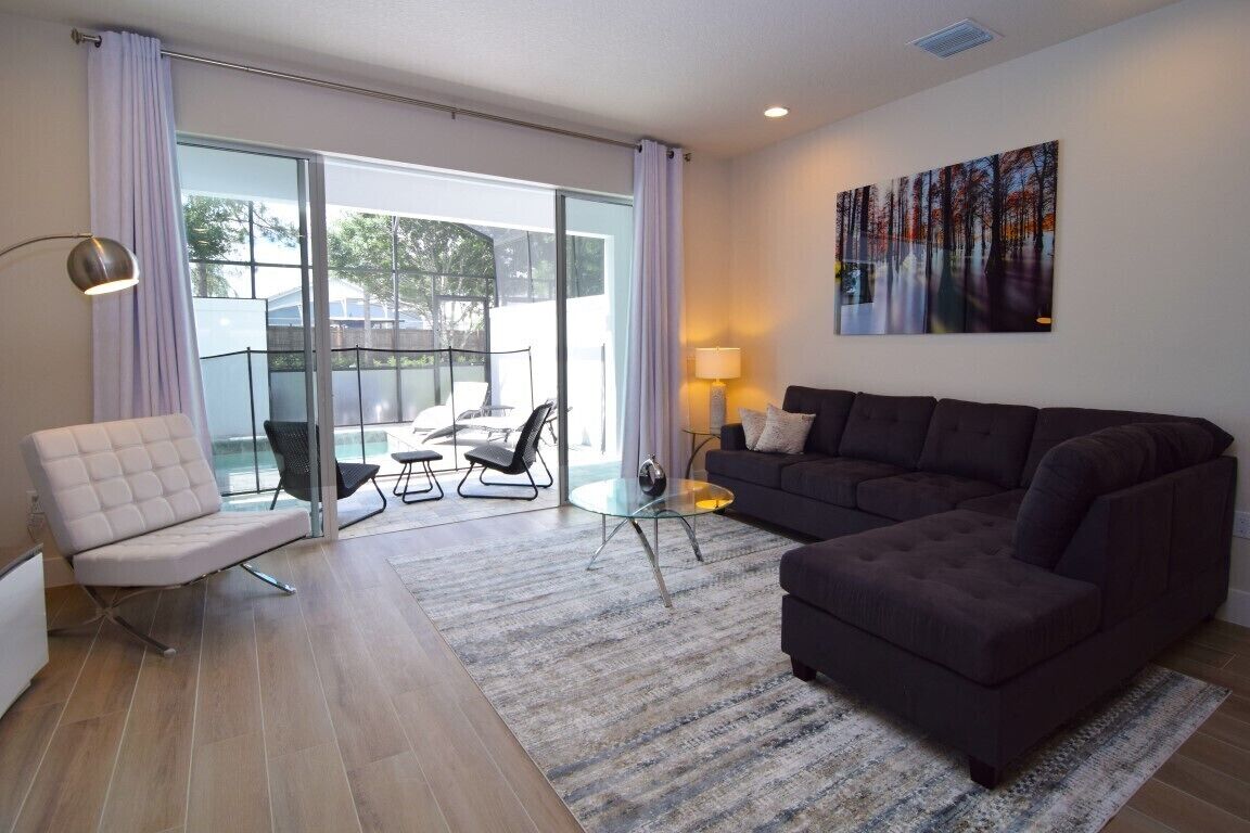 Stunning new 3 bed/3 bath townhome, 2 lounges, dip pool! Disney 9 miles!