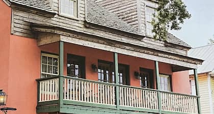 Private getaway, new, close to Hot Springs 270 east. Easy access 4 ATV parking.