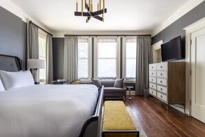Signature Room, 1 King Bed, City View, Executive Level | Premium bedding, minibar, in-room safe, desk - La Colombe d'Or Hotel (Houston)