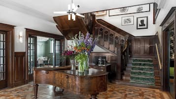 1 bedroom, premium bedding, minibar, in-room safe