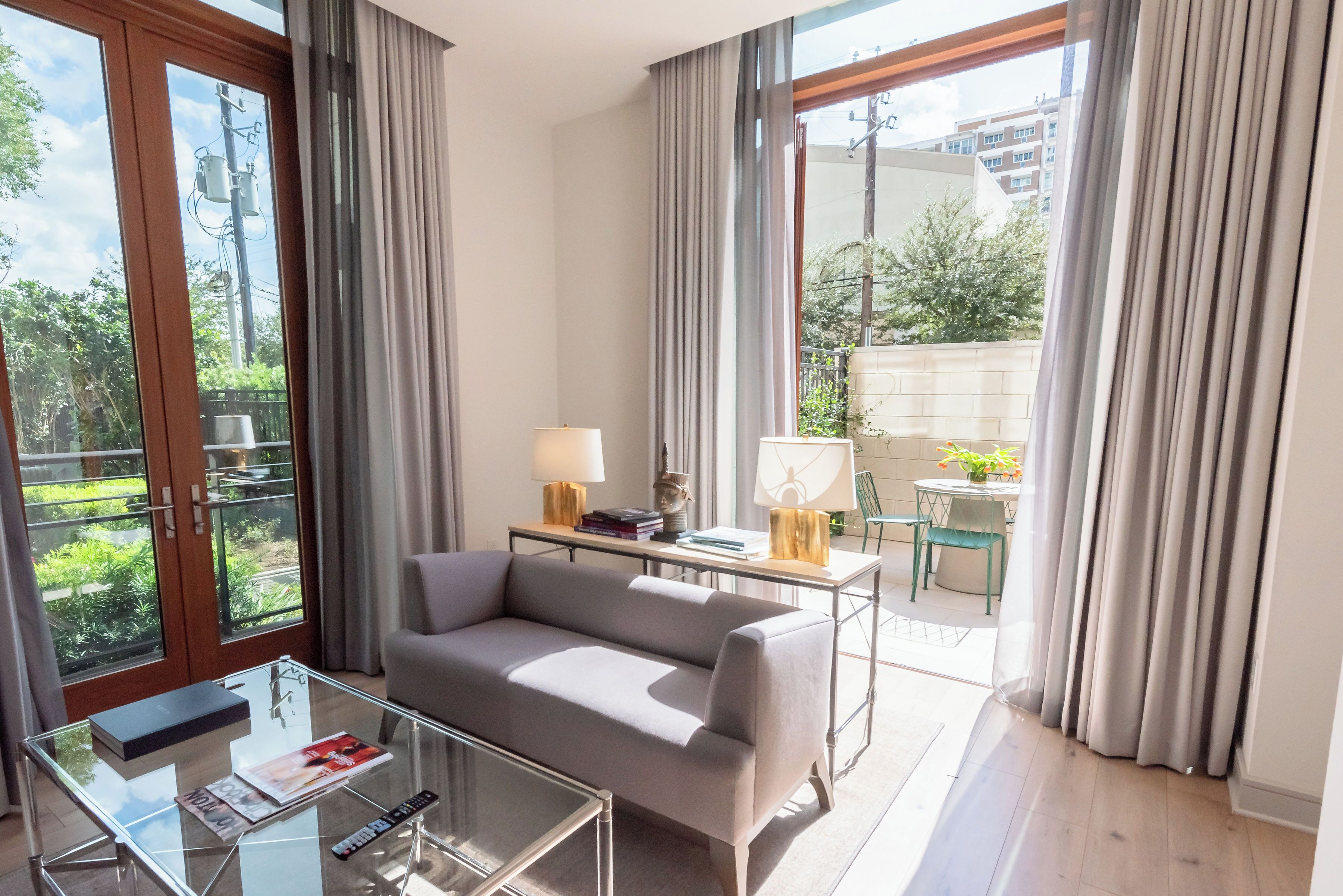 premium suite, 1 king bed, courtyard view, tower | 1 bedroom, premium bedding, minibar, in-room safe