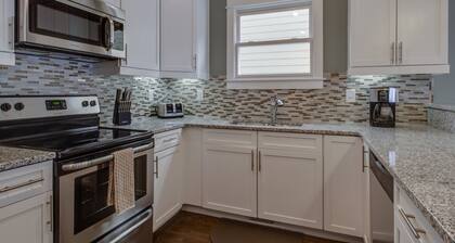 Licensed, 5 Min To Downtown 4BR, 3.5BA with 2 Master Suites