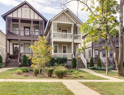 5 min du centre-ville 4BR, 3. 5BA avec 2 suites Master! 2 unités disponibles (A et B)!