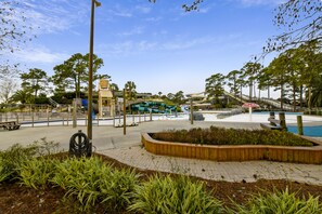 Children’s area - FREE Activities + Summer Deals!! DOG Friendly (Panama City Beach)