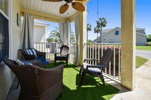 Terrace/patio - FREE Activities + Summer Deals!! DOG Friendly (Panama City Beach)