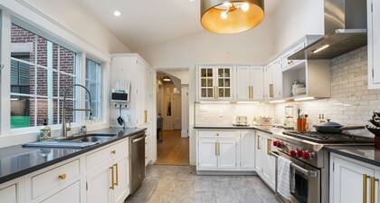 "1855 Grand Mansion In Historical Charlestown" 6 bed 4.5 bath Renovated 2021