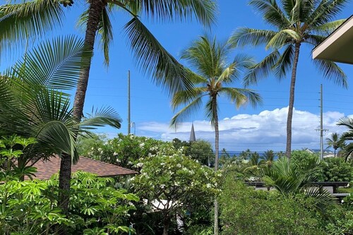 Great in town location for this 1 bedroom condo with ocean view