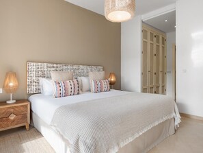 1 chambre, fer et planche à repasser, accès à Internet haute vitesse