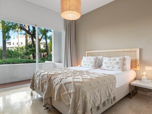 1 dormitori, planxa i posts de planxar, Internet i roba de llit 