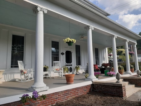 Terrace/patio. Victorian Spa EnSuite @ Nottingham PL, King Bed, Jacuzzi Near UVa-Wise & Main St