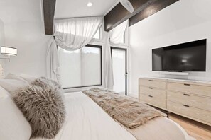 4 bedrooms, iron/ironing board, WiFi, bed sheets