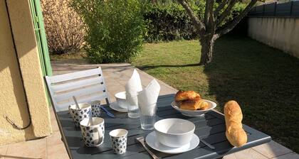 Les Alouettes, comfortable house, 10 minutes' walk from the historic center.