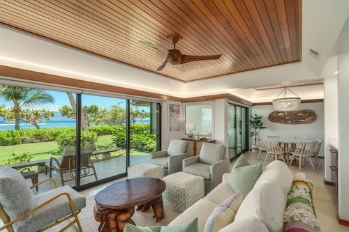 Oceanfront luxury 3bd condo on Baby Beach