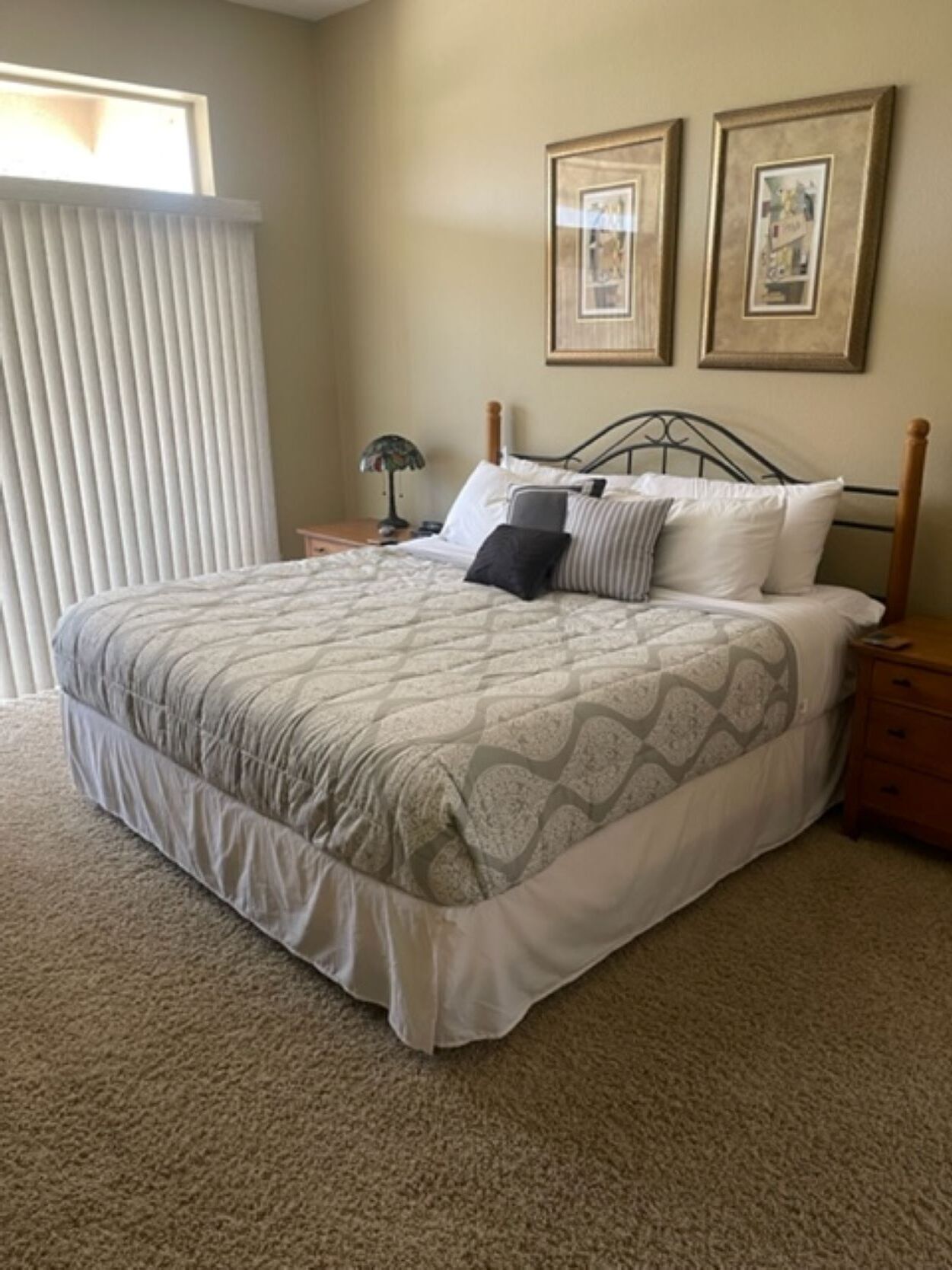 2 habitaciones, escritorio, tabla de planchar con plancha y wifi gratis 