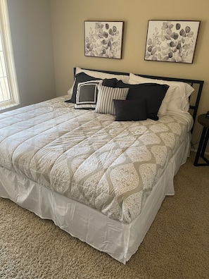2 habitaciones, escritorio, tabla de planchar con plancha y wifi gratis